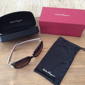 NEW Salvatore Oversized Ferragamo Sunglasses Black